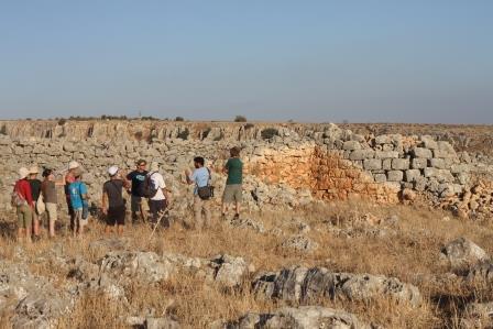 Field trip to a Roman period fortification at Mount Nittai (Roi Sabar)