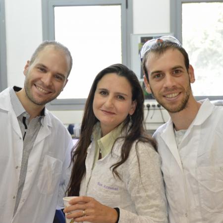 Isaac, Sue and Eitan at the lab